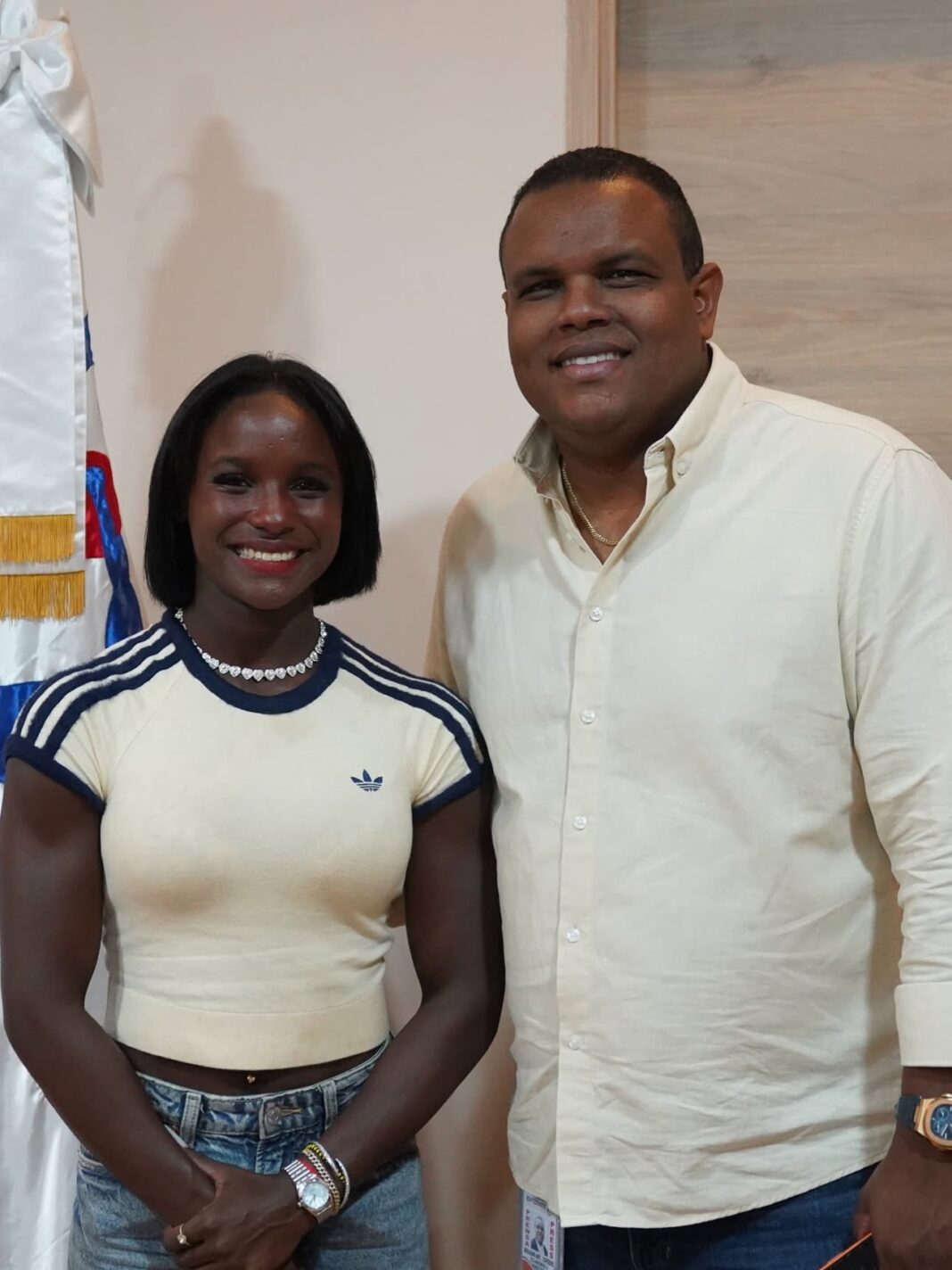 Campeona Liranyi Alonso visita el INEFI y comparte con sus colaboradores